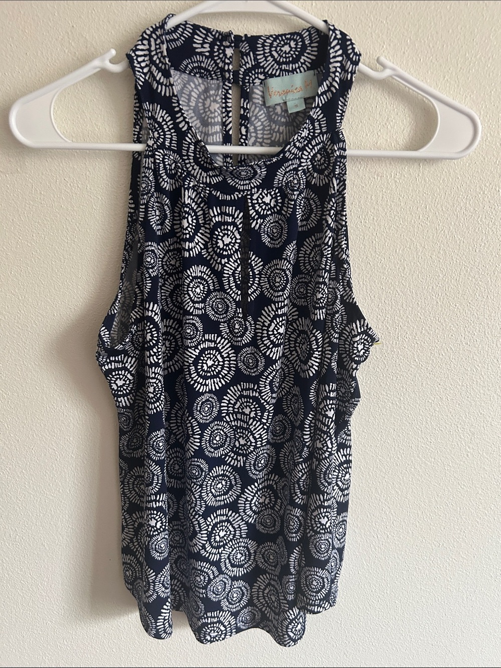 Veronica M Navy/White Circular Geometric Print Keyhole Stretch Sleeveless Top: S